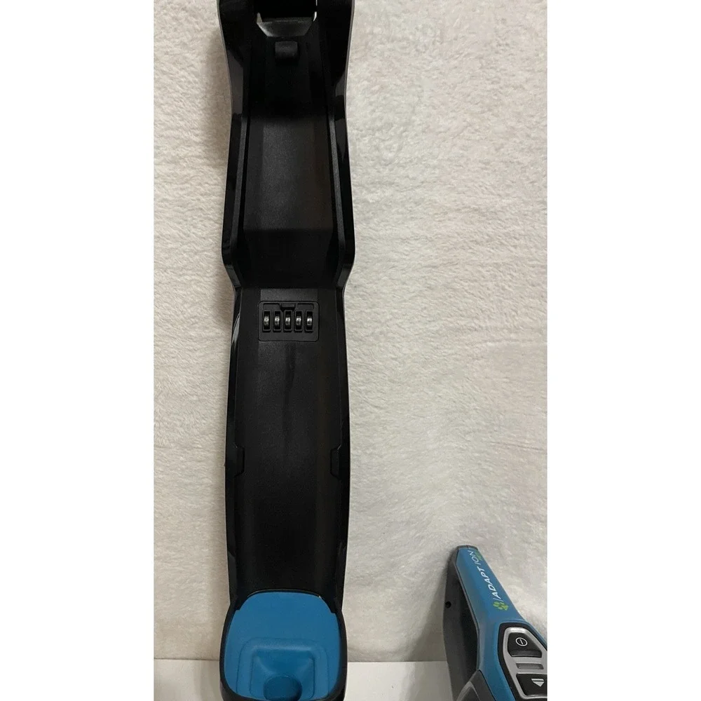 BISSELL Adapt Ion Pet 10.8V Lithium Ion 2 in 1 Cordless Vacuum * No Charger*